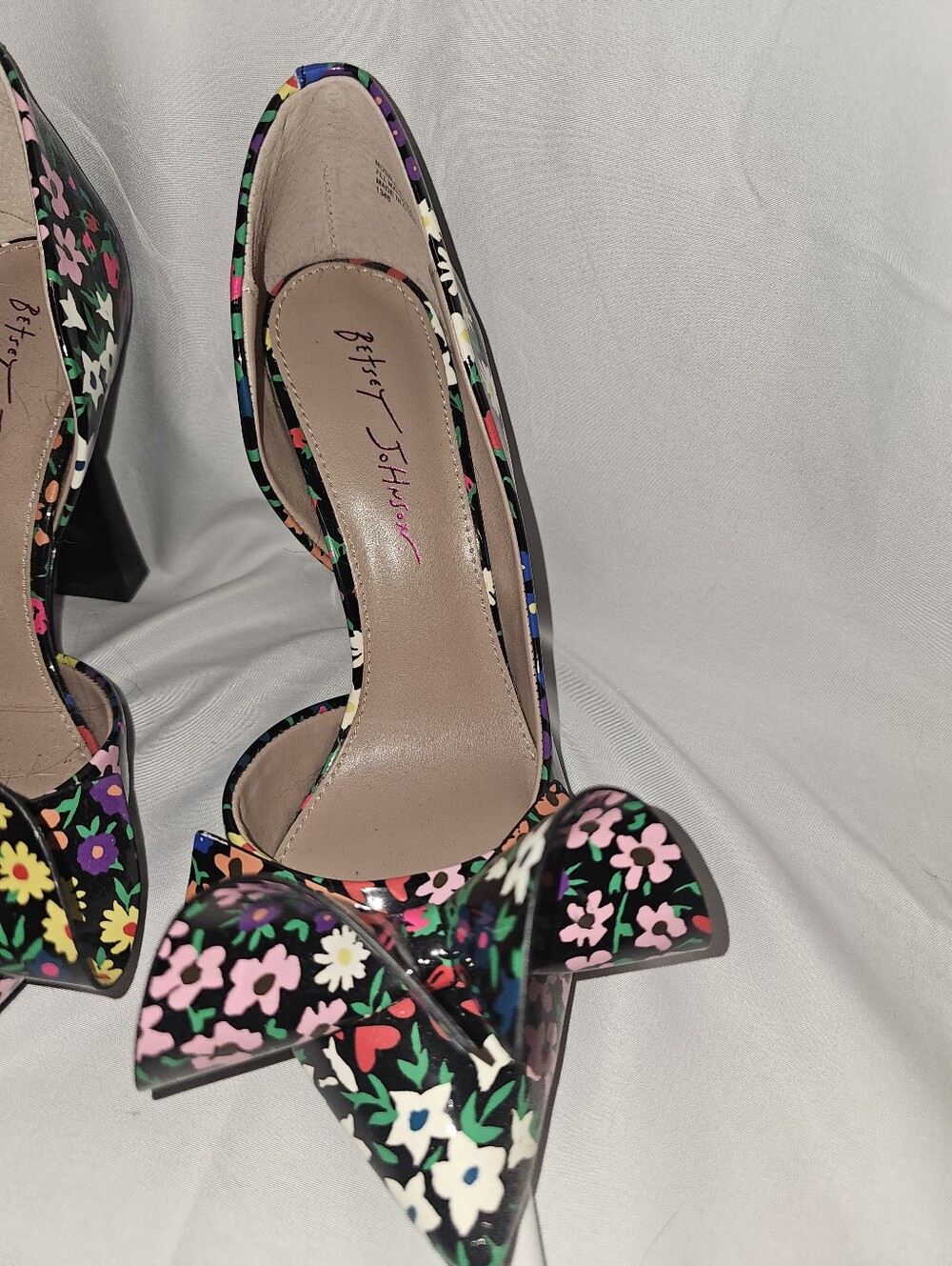 Betsey Johnson Women's Floral Black Heels Ditsy Flora Size 9 Never Worn - Picture 2 of 16